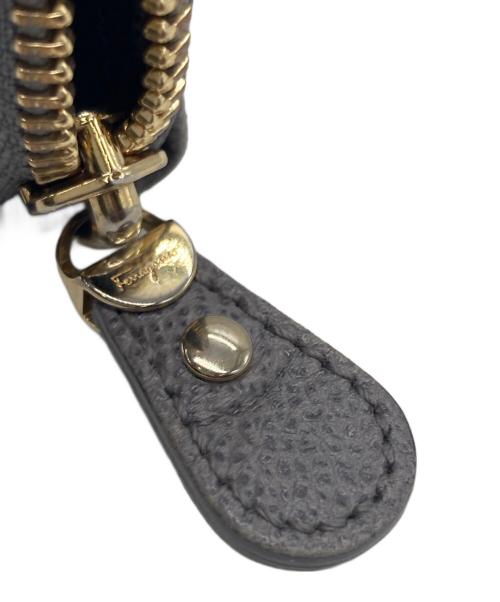 Salvatore Ferragamo（サルヴァトーレ フェラガモ）Salvatore Ferragamo (サルヴァトーレ フェラガモ) ガンチーニジップウォレット グレーの古着・服飾アイテム