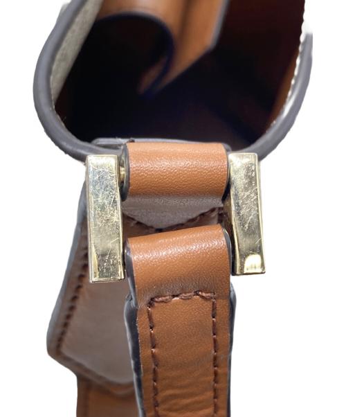 MICHAEL KORS（マイケル・コース）MICHAEL KORS (マイケルコース) KIMBERLY SM BUCKET BAG キンバリー シグネチャー バケット バッグ ベージュの古着・服飾アイテム