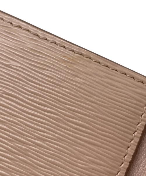 PRADA（プラダ）PRADA (プラダ) サフィアーノトライアングル コンパクトウォレット（SAFFIANO TRIANG） ベージュピンクの古着・服飾アイテム