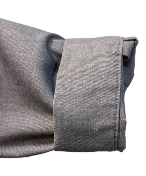 SOEJU（ソージュ）SOEJU (ソージュ) バンドカラーシャツワンピース グレー サイズ:FREE 未使用品の古着・服飾アイテム