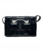 BOTTEGA VENETAボッテガベネタ）の古着「パテント マキシイントレチャート カセット ショルダーバッグ」｜ブラック