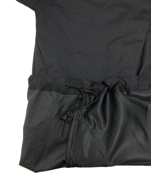 DESCENTE ALLTERRAIN（デザイント オルテライン）Descente ALLTERRAIN (デザイント オルテライン) SWIFT-LITE HOODIE / スウィフト-ライト フーディー ブラック サイズ:SIZE Lの古着・服飾アイテム