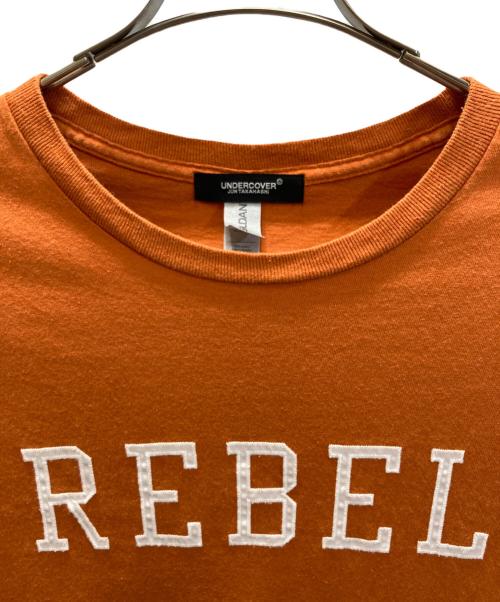 UNDERCOVER（アンダーカバー）UNDERCOVER (アンダーカバー) REBELパッチTシャツ オレンジ サイズ:Lの古着・服飾アイテム