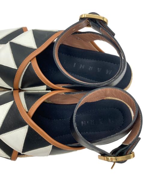MARNI（マルニ）MARNI (マルニ) レザー トライバル ジオメトリック ウエッジソール クロスサンダル ブラック×ベージュ サイズ:サイズ詳細参照の古着・服飾アイテム