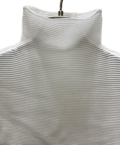 me ISSEY MIYAKE（ミーイッセイ ミヤケ）me ISSEY MIYAKE (ミーイッセイ ミヤケ) プリーツカットソー ホワイト サイズ:FREEの古着・服飾アイテム