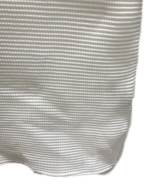 me ISSEY MIYAKE（ミーイッセイ ミヤケ）me ISSEY MIYAKE (ミーイッセイ ミヤケ) プリーツカットソー ホワイト サイズ:FREEの古着・服飾アイテム