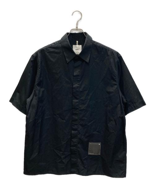 OAMC（オーエーエムシー）OAMC (オーエーエムシー) デザインパッチ S/S シャツ ブラック サイズ:SIZE Mの古着・服飾アイテム