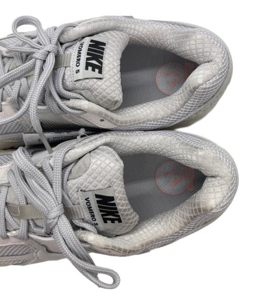 NIKE（ナイキ）NIKE (ナイキ) Zoom Vomero 5 Vast Grey / ズーム ボメロ5 ヴァストグレー ホワイト サイズ:US 8 未使用品の古着・服飾アイテム