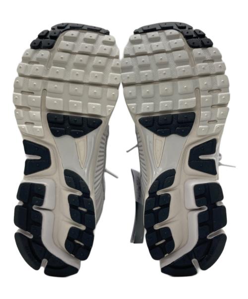 NIKE（ナイキ）NIKE (ナイキ) Zoom Vomero 5 Vast Grey / ズーム ボメロ5 ヴァストグレー ホワイト サイズ:US 8 未使用品の古着・服飾アイテム