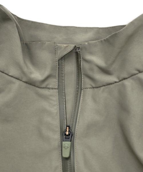DESCENTE PAUSE（デサントポーズ）DESCENTE PAUSE (デサントポーズ) STAND COLLAR ZIP UP BLOUSON オリーブ サイズ:Lの古着・服飾アイテム