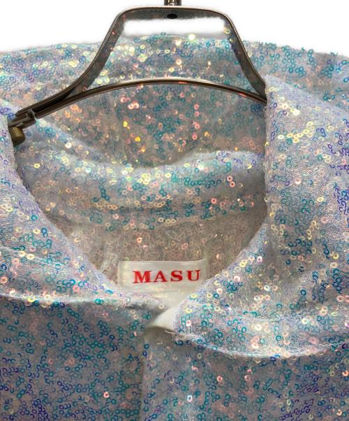 masu（エムエーエスユー）MASU (エムエーエスユー) RAGGED SEQUINS MINI CAPE ホワイト サイズ:FREEの古着・服飾アイテム