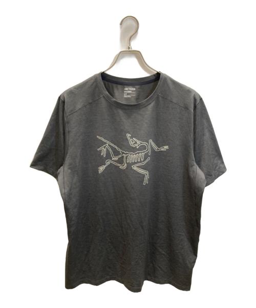 ARC'TERYX（アークテリクス）ARC'TERYX (アークテリクス) CORMAC LOGO SS グレー サイズ:SIZE Lの古着・服飾アイテム