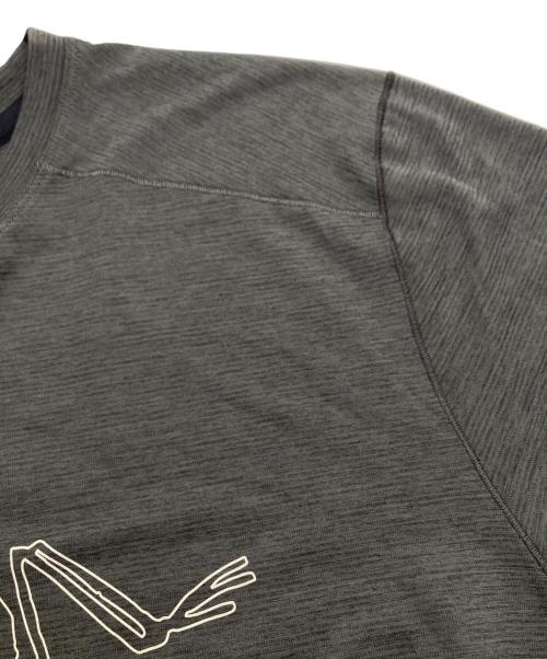 ARC'TERYX（アークテリクス）ARC'TERYX (アークテリクス) CORMAC LOGO SS グレー サイズ:SIZE Lの古着・服飾アイテム