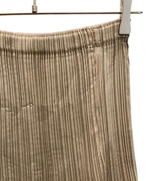 ISSEY MIYAKE FETE（イッセイミヤケフェット）ISSEY MIYAKE FETE (イッセイミヤケフェット) プリーツスカート ベージュ サイズ:01の古着・服飾アイテム
