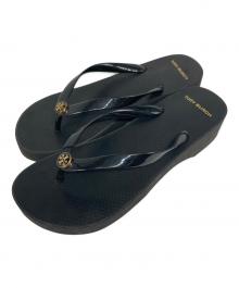 TORY BURCH（トリーバーチ）の古着「CUT-OUT WEDGEFLIP FLOP」｜ブラック
