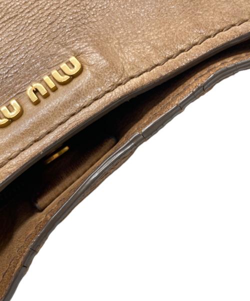 MIU MIU（ミュウミュウ）MIU MIU (ミュウミュウ) スタッズ レザーワンショルダーバッグ ブラウンの古着・服飾アイテム