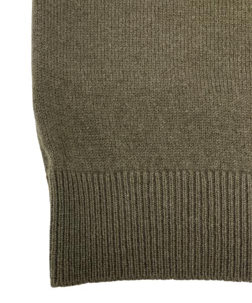 JOHNSTONS OF ELGIN（ジョンストンズオブエルガン）JOHNSTONS OF ELGIN (ジョンストンズオブエルガン) カシミヤクルーネックニット オリーブ サイズ:Mの古着・服飾アイテム