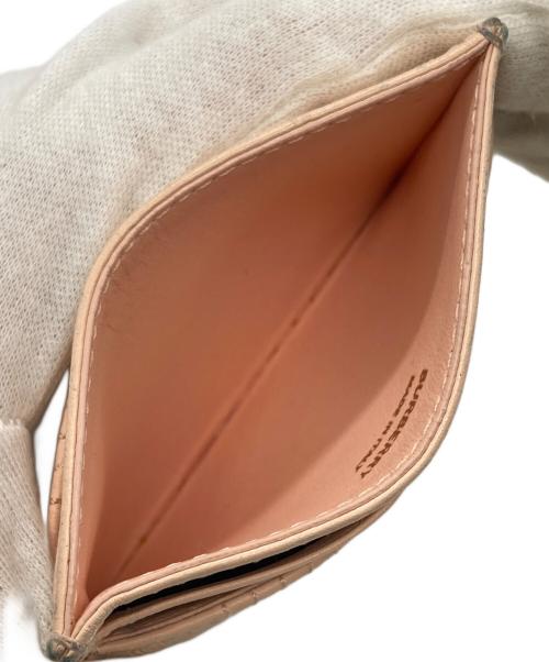 BURBERRY（バーバリー）BURBERRY (バーバリー) TB キルティング ローラカードケース ピンクの古着・服飾アイテム