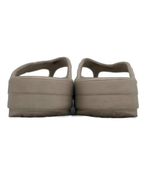 OOFOS（ウーフォス）OOFOS (ウーフォス) OOmega リカバリーサンダル ベージュ サイズ:EU39の古着・服飾アイテム