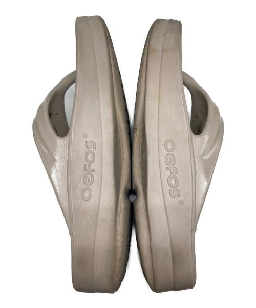 OOFOS（ウーフォス）OOFOS (ウーフォス) OOmega リカバリーサンダル ベージュ サイズ:EU39の古着・服飾アイテム
