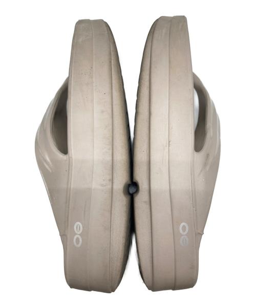 OOFOS（ウーフォス）OOFOS (ウーフォス) OOmega リカバリーサンダル ベージュ サイズ:EU39の古着・服飾アイテム