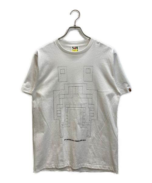 A BATHING APE（アベイシングエイプ）A BATHING APE (アベイシングエイプ) Adam Lister プリントTシャツ ホワイト サイズ:Mの古着・服飾アイテム