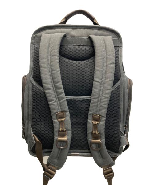 TUMI（トゥミ）TUMI (トゥミ) ALPHA 3 ブリーフ バックパック/3 Brief Backpack グレー×ブラウンの古着・服飾アイテム