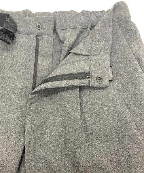 green label relaxing（グリーンレーベルリラクシング）green label relaxing (グリーンレーベルリラクシング) DAIWA (ダイワ) 1プリーツイージーパンツ グレー サイズ:Lの古着・服飾アイテム