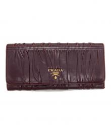 PRADA（プラダ）の古着「長財布」｜ボルドー