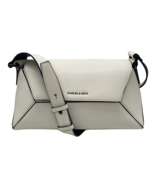 CHARLES & KEITH（チャールズアンドキース）CHARLES & KEITH (チャールズアンドキース) Nasrin ナスリン ジオメトリックショルダーバッグ ホワイトの古着・服飾アイテム