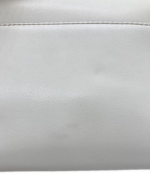 CHARLES & KEITH（チャールズアンドキース）CHARLES & KEITH (チャールズアンドキース) Nasrin ナスリン ジオメトリックショルダーバッグ ホワイトの古着・服飾アイテム