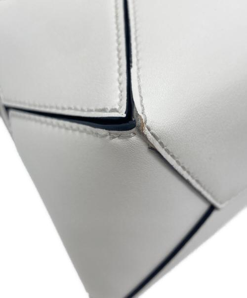 CHARLES & KEITH（チャールズアンドキース）CHARLES & KEITH (チャールズアンドキース) Nasrin ナスリン ジオメトリックショルダーバッグ ホワイトの古着・服飾アイテム