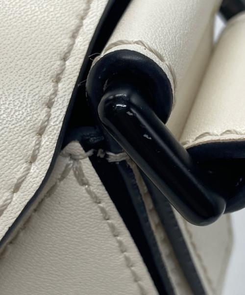 CHARLES & KEITH（チャールズアンドキース）CHARLES & KEITH (チャールズアンドキース) Nasrin ナスリン ジオメトリックショルダーバッグ ホワイトの古着・服飾アイテム