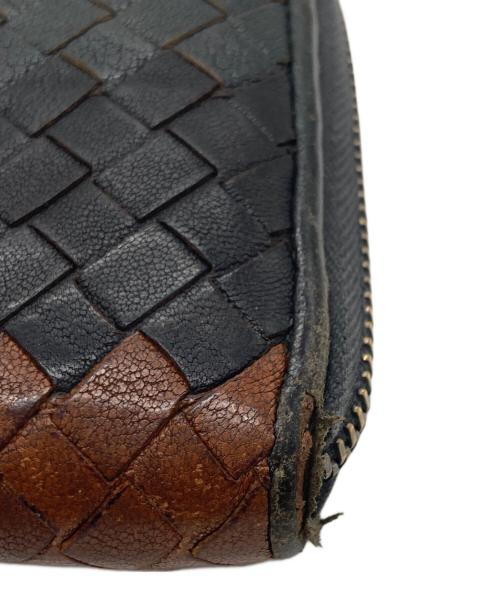 BOTTEGA VENETA（ボッテガベネタ）BOTTEGA VENETA (ボッテガベネタ) イントレチャートラウンドジップウォレット グレー×ブラウンの古着・服飾アイテム