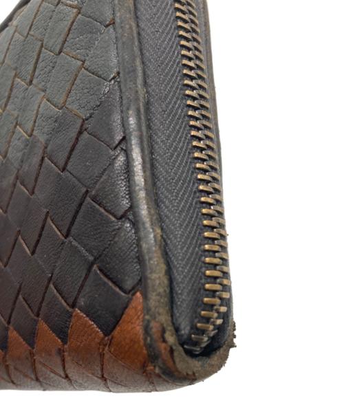 BOTTEGA VENETA（ボッテガベネタ）BOTTEGA VENETA (ボッテガベネタ) イントレチャートラウンドジップウォレット グレー×ブラウンの古着・服飾アイテム