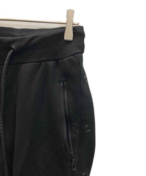 ONE GRAVITY（ワングラヴィティ）ONE GRAVITY (ワングラヴィティ) サイドテープライン イージー トラックパンツ ブラック サイズ:SIZE Sの古着・服飾アイテム