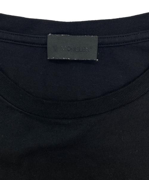 MONCLER（モンクレール）MONCLER (モンクレール) MAGLIA GIROCOLLO 縦ロゴプリント ロングスリーブカットソー ブラック サイズ:SIZE Lの古着・服飾アイテム