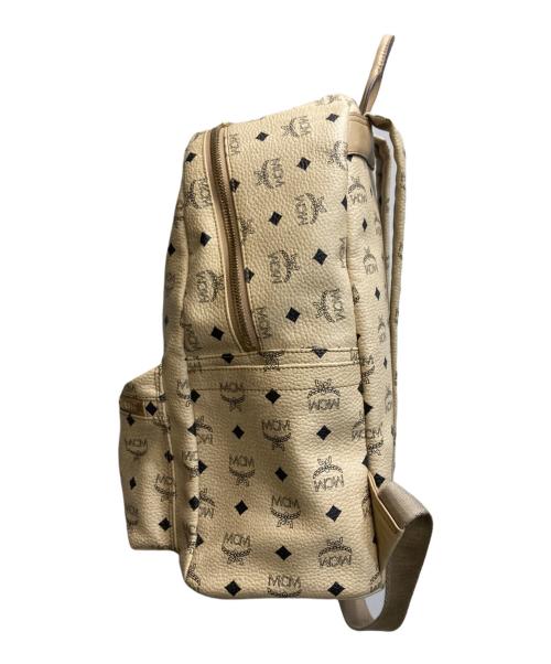 MCM（エムシーエム）MCM (エムシーエム) ヴィセトスロゴグラムスタッズリュック ベージュ サイズ:下記参照の古着・服飾アイテム