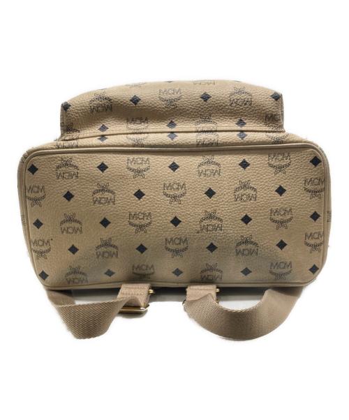 MCM（エムシーエム）MCM (エムシーエム) ヴィセトスロゴグラムスタッズリュック ベージュ サイズ:下記参照の古着・服飾アイテム