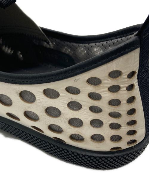 PRADA（プラダ）PRADA (プラダ) ラバードットメッシュシューズ ホワイト×ブラック サイズ:SIZE 10の古着・服飾アイテム