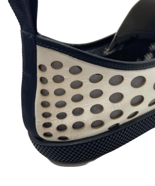 PRADA（プラダ）PRADA (プラダ) ラバードットメッシュシューズ ホワイト×ブラック サイズ:SIZE 10の古着・服飾アイテム