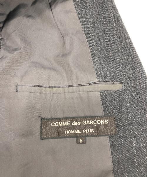 COMME des GARCONS HOMME PLUS（コムデギャルソンオムプリュス）COMME des GARCONS HOMME PLUS (コムデギャルソンオムプリュス) ウールストライプテーラードジャケット グレー サイズ:Sの古着・服飾アイテム