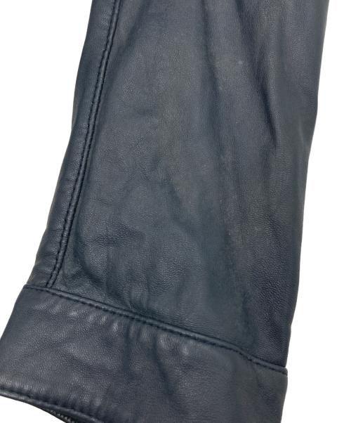 ARMANI EXCHANGE（アルマーニ エクスチェンジ）ARMANI EXCHANGE (アルマーニ エクスチェンジ) ラムレザージャケット ネイビー サイズ:SIZE Mの古着・服飾アイテム