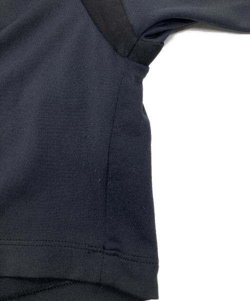 ISSEY MIYAKE（イッセイミヤケ）ISSEY MIYAKE (イッセイミヤケ) FIGURATIVE クロップドトップス ブラック サイズ:SIZE 2の古着・服飾アイテム
