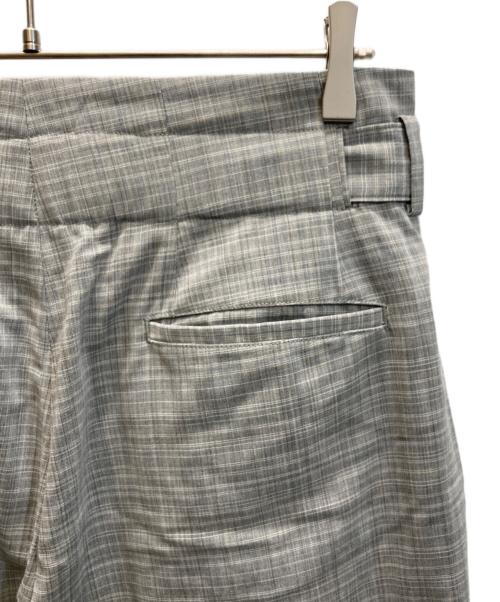 YOKE（ヨーク）YOKE (ヨーク) HI WAIST BELTED TROUSERS グレー サイズ:SIZE 2の古着・服飾アイテム