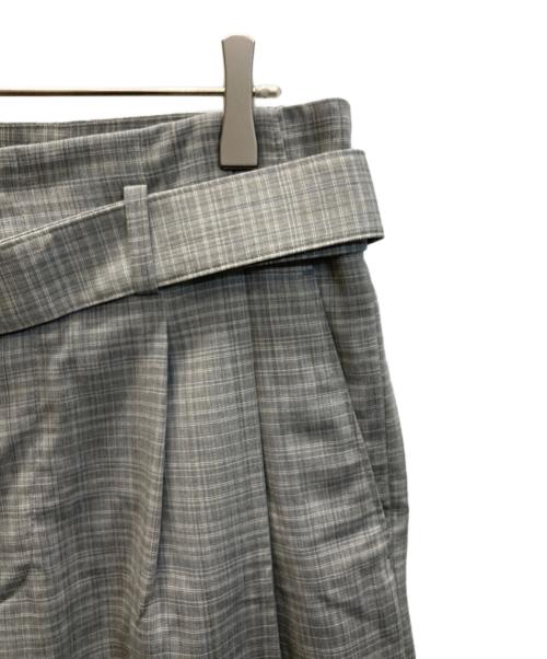 YOKE（ヨーク）YOKE (ヨーク) HI WAIST BELTED TROUSERS グレー サイズ:SIZE 2の古着・服飾アイテム