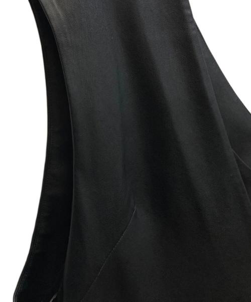 BARNEYS NEWYORK（バーニーズ・ニューヨーク）BARNEYS NEWYORK (バーニーズ・ニューヨーク) エコレザージャンパースカート ブラック サイズ:SIZE 36の古着・服飾アイテム