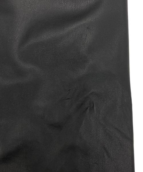 BARNEYS NEWYORK（バーニーズ・ニューヨーク）BARNEYS NEWYORK (バーニーズ・ニューヨーク) エコレザージャンパースカート ブラック サイズ:SIZE 36の古着・服飾アイテム