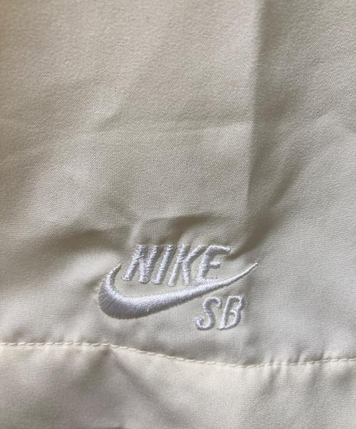 NIKE SB（ナイキエスビー）NIKE SB (ナイキエスビー) LOOSE FIT バックプリント S/S シャツ イエロー サイズ:L 未使用品の古着・服飾アイテム