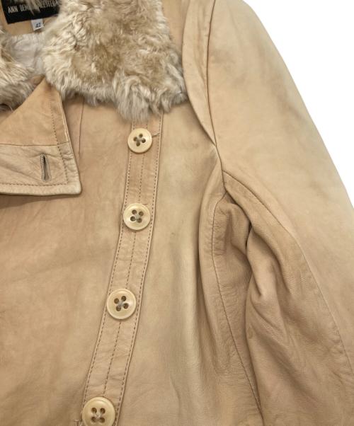 ANN DEMEULEMEESTER（アンドゥムルメステール）ANN DEMEULEMEESTER (アンドゥムルメステール) ファー切替レザージャケット ベージュ サイズ:42の古着・服飾アイテム